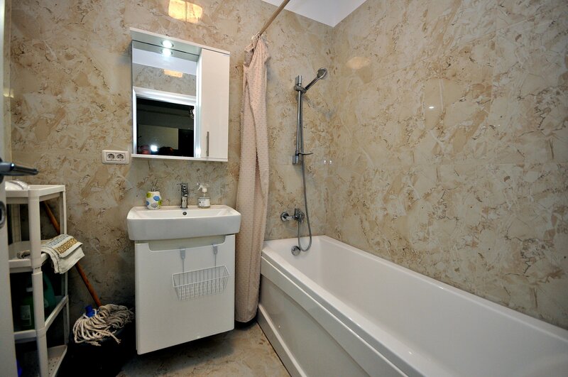 13 Septembrie, Progresului, zona Jumbo in complexul nou Central Address.